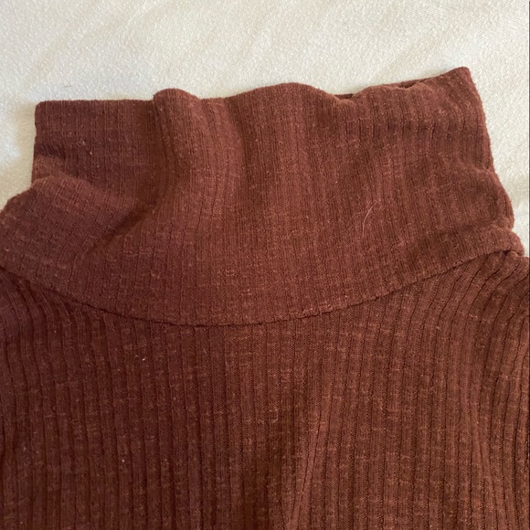 Brown turtle neck tank top with tie at the front - Picture 9 of 11
